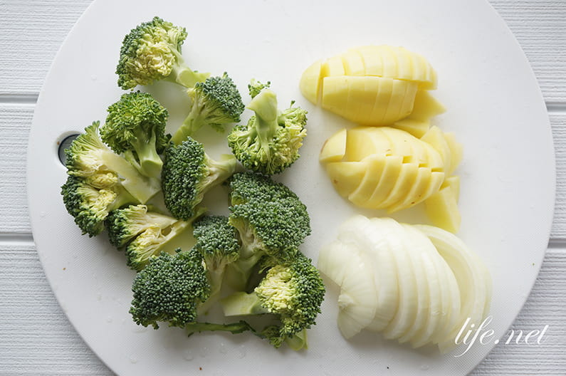 野菜のミルクポタージュのレシピ。玉ねぎとブロッコリーで栄養満点。