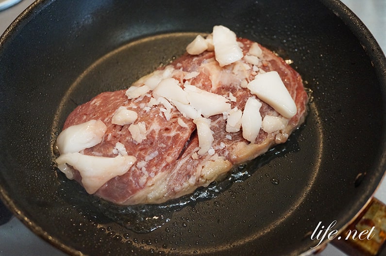 ステーキ肉を牛脂で柔らかくする方法。塗って寝かせるだけ。