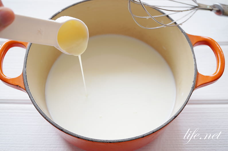 家事えもんのいちご牛乳プリンのレシピ。片栗粉でとろけるプリン風。