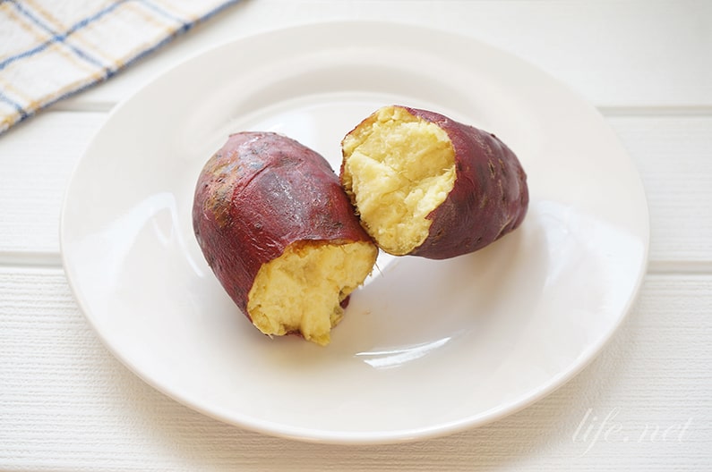 焼き芋を電子レンジで作る絶品レシピ。解凍モードでホクホクに。