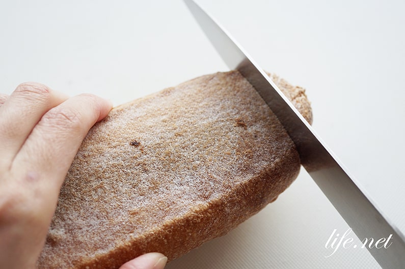 フランスパンの切り方のコツ。普通の包丁でもバゲットがきれいに切れる！