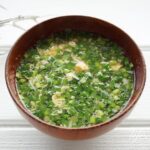 男子ごはんのニラと玉子のお吸い物のレシピ。簡単で美味しいスープ。