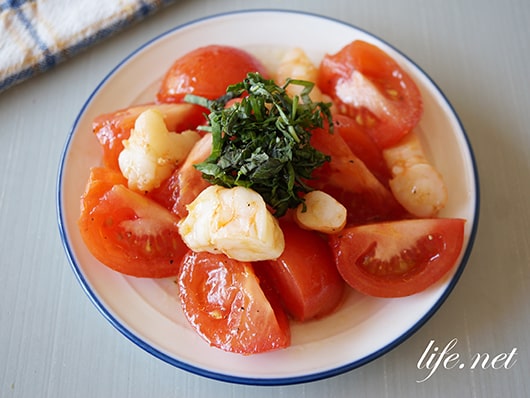 トマトと海老のバルサミコ酢サラダのレシピ。和えるだけ、簡単。