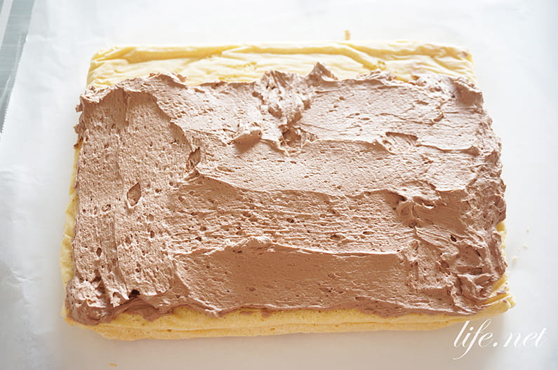 栗原はるみさんのロールケーキのレシピ。チョコクリーム入りで絶品。