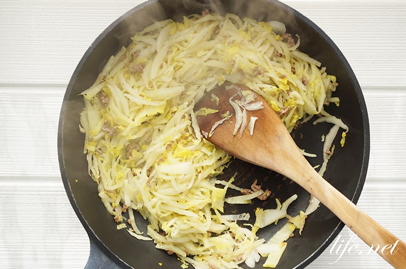 白菜オムレツのレシピ。ひき肉入りで簡単＆絶品。