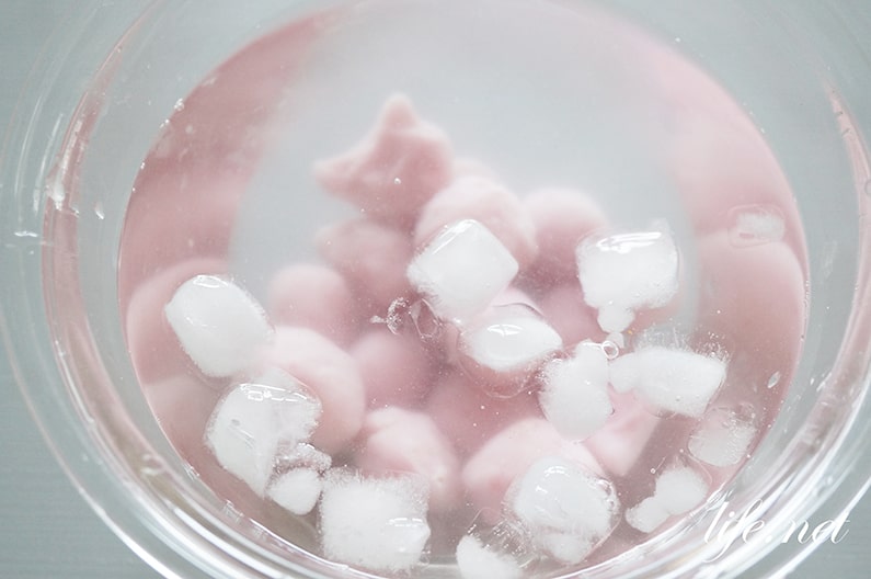 いちご白玉のレシピ。かわいいピンクのフルーツ白玉の作り方。
