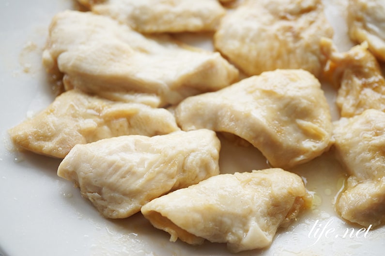 鶏むね肉と梅肉の煮込み風のレシピ。電子レンジで簡単！