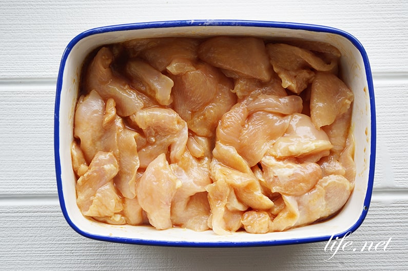 鶏むね肉と梅肉の煮込み風のレシピ。電子レンジで簡単！