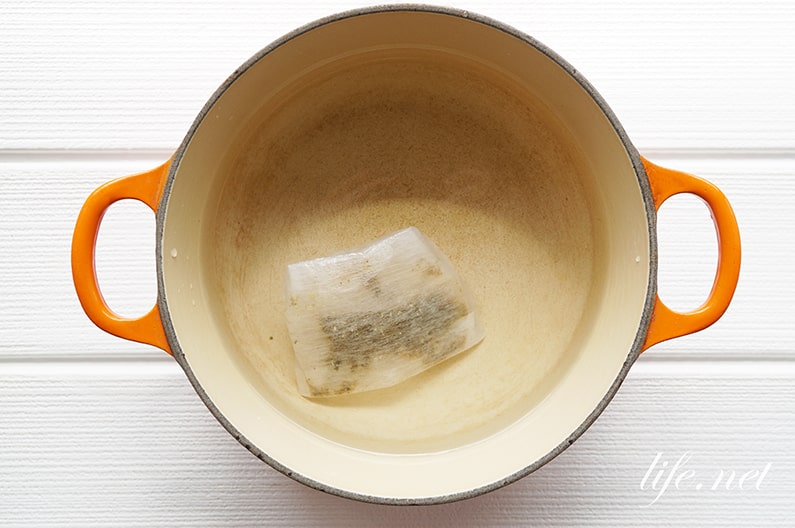 栗原はるみさんの味噌汁のレシピ。わかめと油揚げ、豆腐の味噌汁。