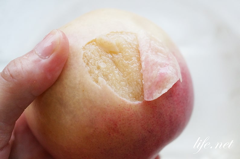 桃の皮の簡単なむき方。熱湯でつるんと手できれいにむける！