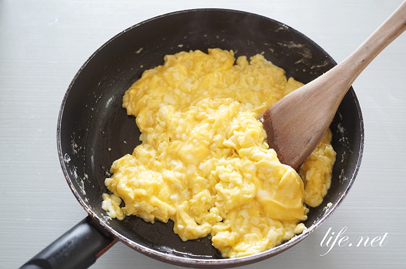 卵豆腐入りニラ玉のレシピ。五十嵐シェフのふわとろになる作り方。