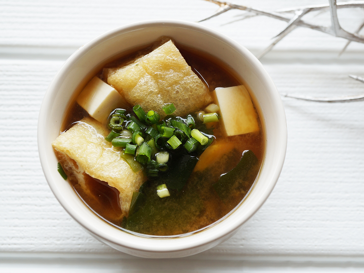 栗原はるみさんの味噌汁のレシピ わかめと油揚げ 豆腐の味噌汁 Life Net