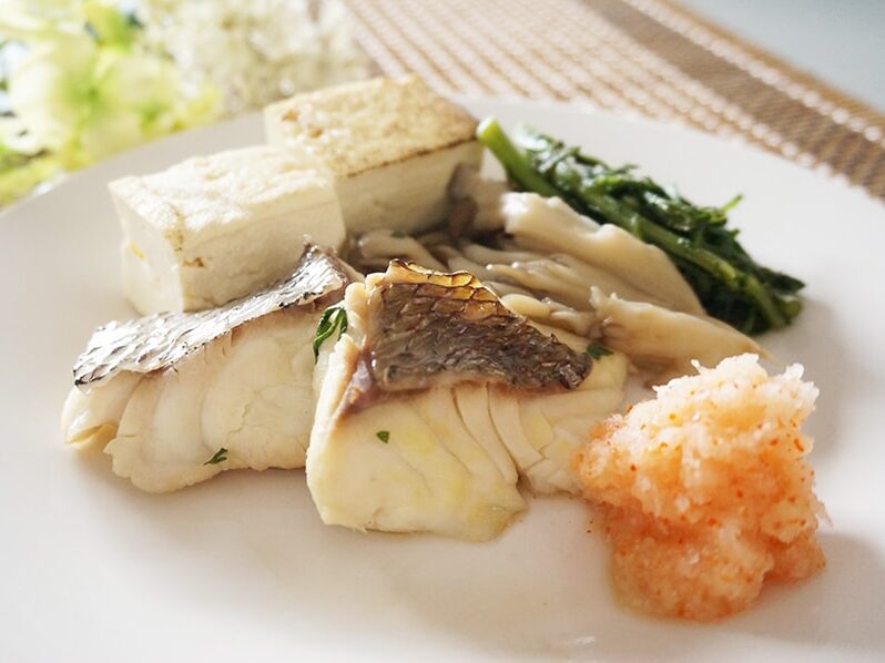 鯛のちり蒸しのレシピ。フライパンでもできる鯛の蒸し料理の作り方。
