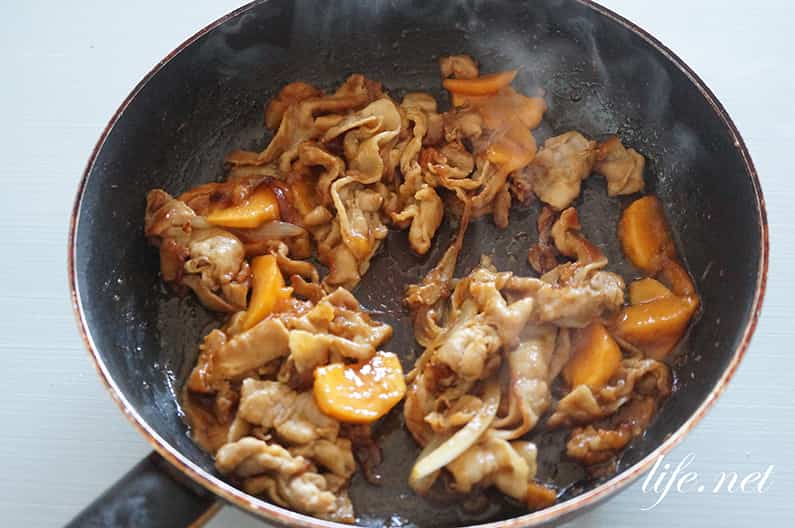 柿と豚肉の生姜焼きのレシピ。メインになるおかずにおすすめ！