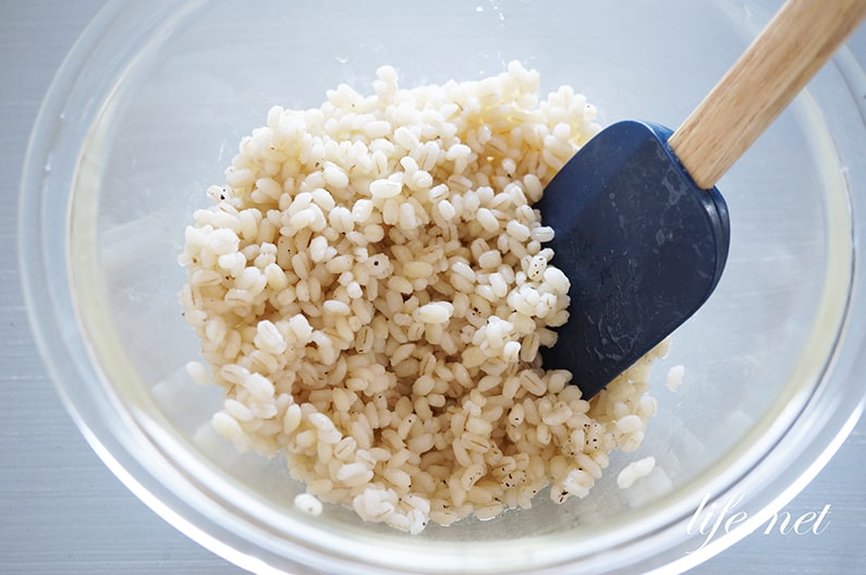 もち麦のサラダのレシピ。茹で方がポイント！作り置きにも便利。