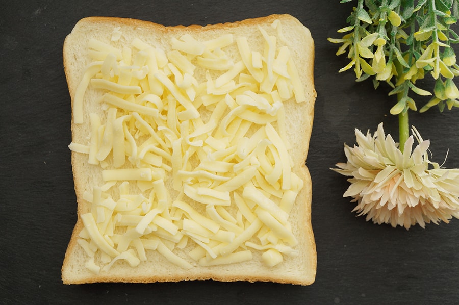 梅干しチーズトーストの作り方。梅干しと食パンがよく合うレシピ。