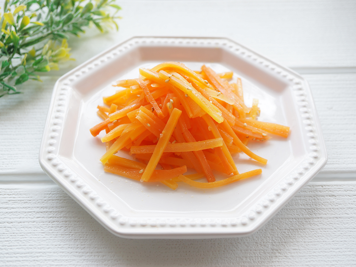 人参ナムルの作り方 韓国風にんにくとごま油で 切り方も紹介 Life Net