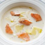鮭の豆乳白味噌スープのレシピ。具沢山でダイエットにもおすすめ。