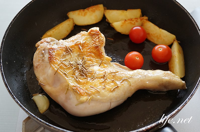 鶏もも肉のローストチキンのレシピ。フライパンで簡単！