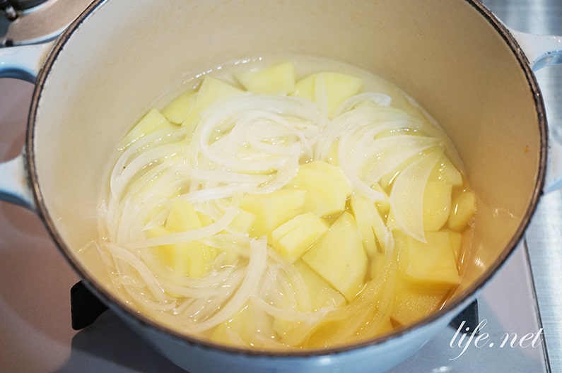 鮭の豆乳白味噌スープのレシピ。具沢山でダイエットにもおすすめ。