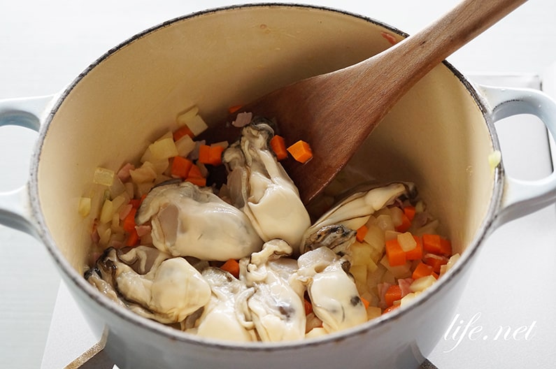牡蠣チャウダーのプロのレシピ。子供にも大人気クラムチャウダー。