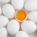 卵を片手で割る方法 教えてもらう前と後で話題の3つの言葉を紹介 Life Net