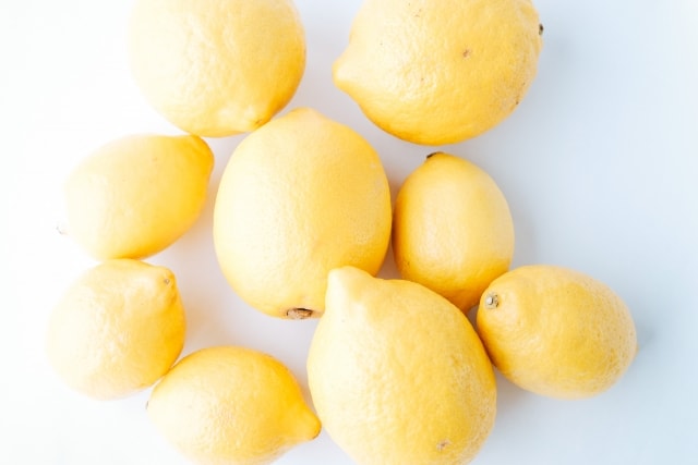 レモンの果汁をたっぷり搾る方法