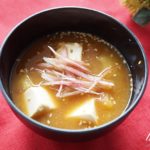 スイカの白い皮と豆腐の長生き味噌汁のレシピ