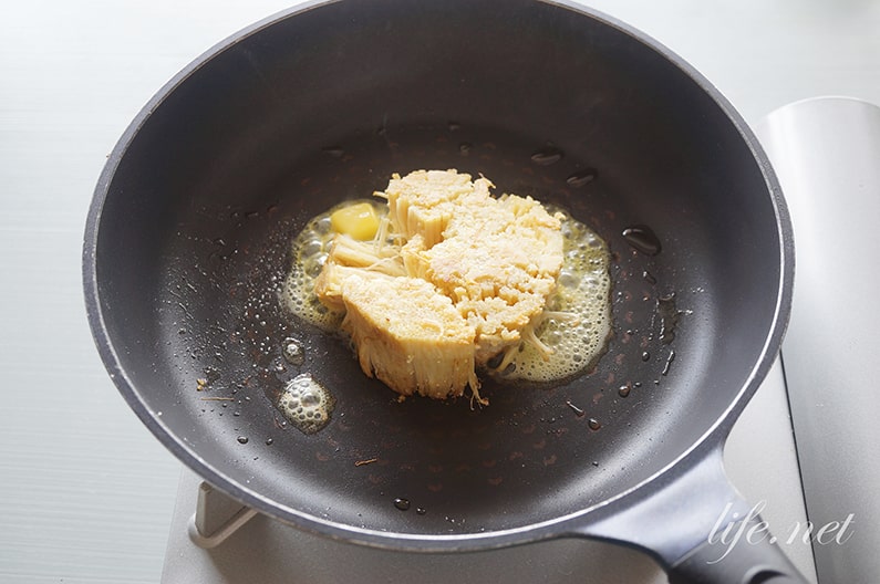 あさイチのえのきの根元ステーキのレシピ。バター醤油卵黄乗せ月見ステーキ。