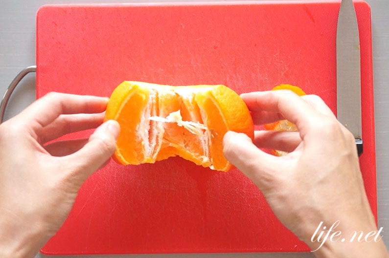 オレンジの皮の簡単なむき方と切り方。テレビで話題、3回切るだけ。