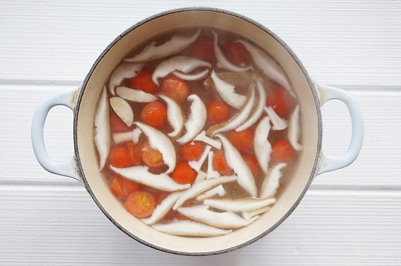 鶏肉のゆで汁で作るチキンスープ