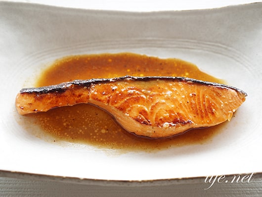 ヒルナンデスの鮭の照り焼きのレシピ。めんつゆと酒に漬けるだけ。