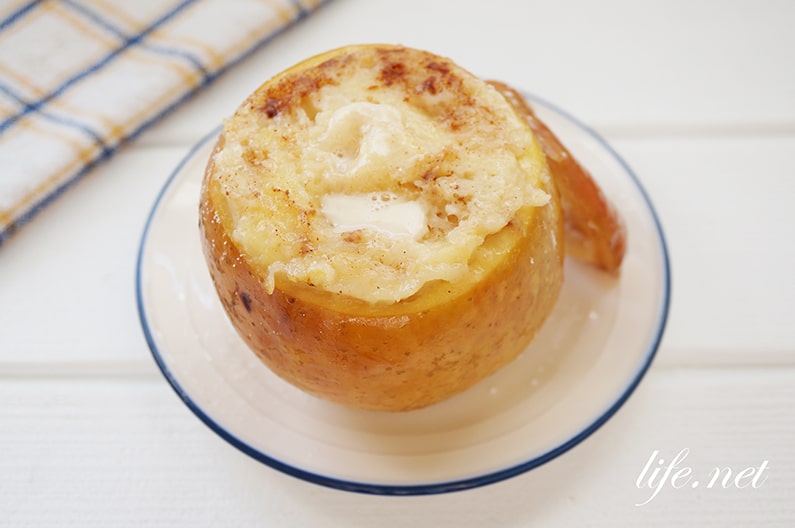 丸ごとりんごのシナモンケーキのレシピ。バーベキューにおすすめ！