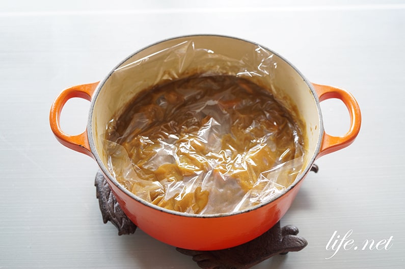 カレーを早く常温に冷ます方法。鍋ごと急速に冷やして保存できる。