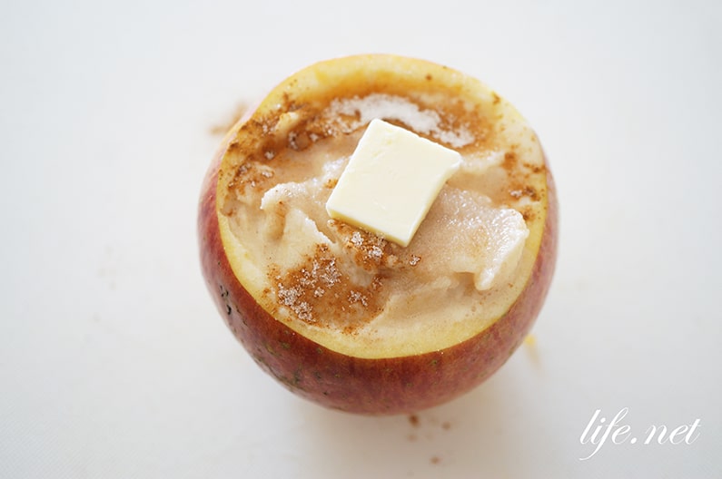 丸ごとりんごのシナモンケーキのレシピ。バーベキューにおすすめ！