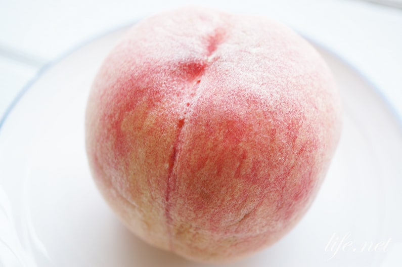 おいしい桃の見分け方。甘い桃選びは表面の果点＆色がポイント。