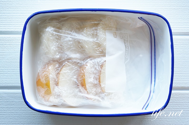 梨の保存方法はラップ＋冷蔵庫で上下を注意して。冷凍方法も紹介。