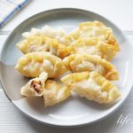 なすの揚げ餃子のレシピ。ハム、チーズ入りの洋風餃子の作り方。