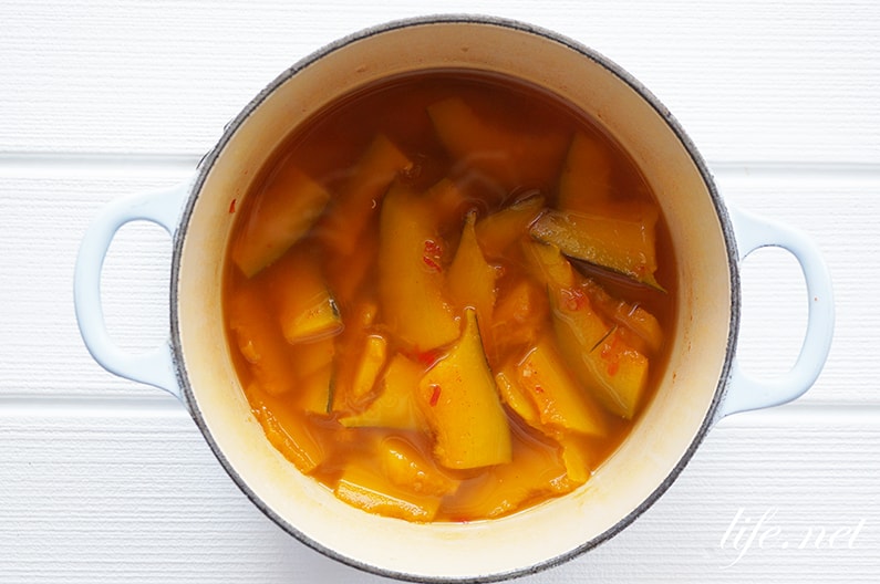 鯖缶とキムチのピリ辛おかず味噌汁のレシピ。ヒルナンデスで話題。
