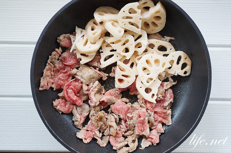 栗原はるみさんの混ぜご飯のレシピ。きのことれんこん、牛肉で。