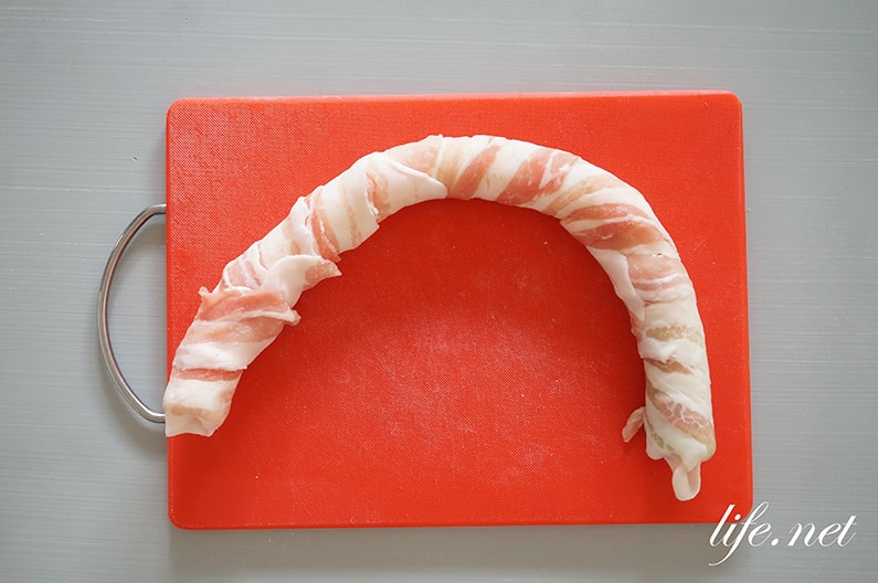 平野レミさんの長ネギのとぐろ巻きのレシピ。ネギの豚バラ巻き焼き。