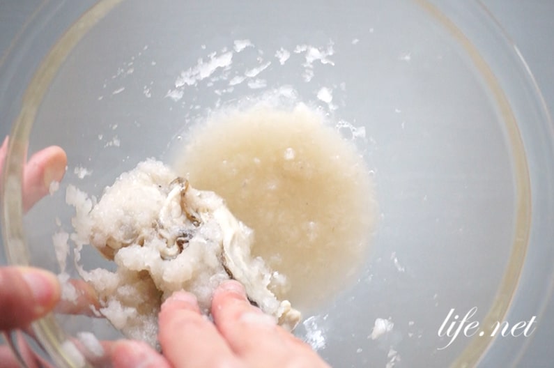 あさイチの牡蠣が縮まない洗い方。塩水・片栗粉・大根おろしを活用！
