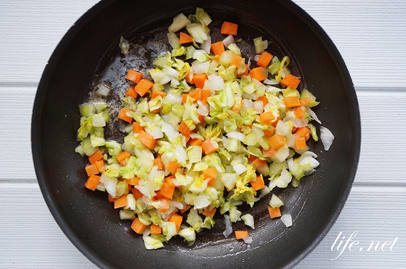 ポークロール野菜スープのレシピ。豚肉と野菜の具沢山スープ。