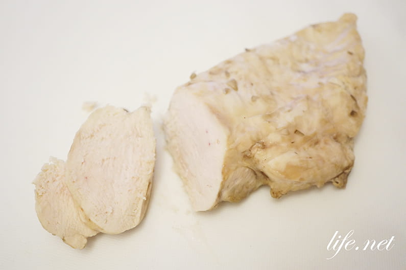 志麻さんの鶏むね肉と舞茸の蒸し煮の作り方。酒で蒸すだけで簡単！